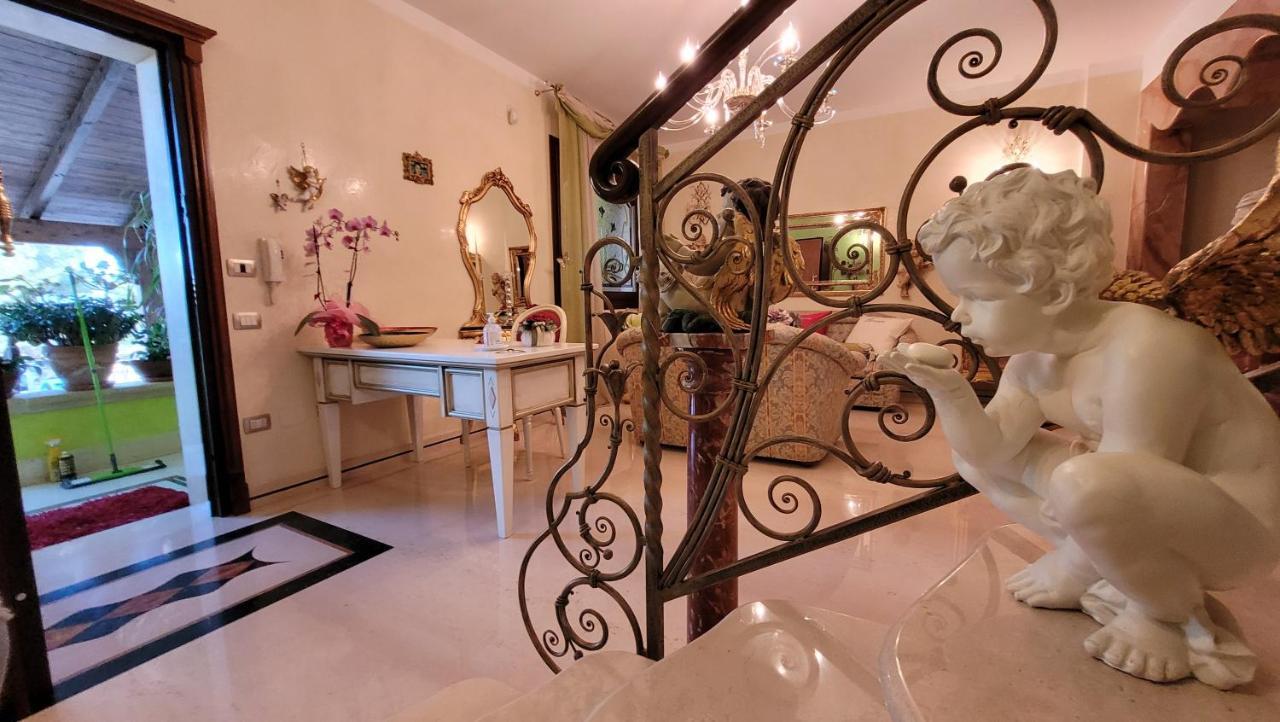 Queen'S Luxurious House Gallipoli Bagian luar foto