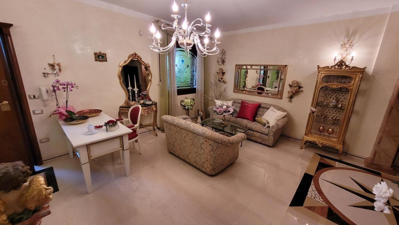 Queen'S Luxurious House Gallipoli Bagian luar foto