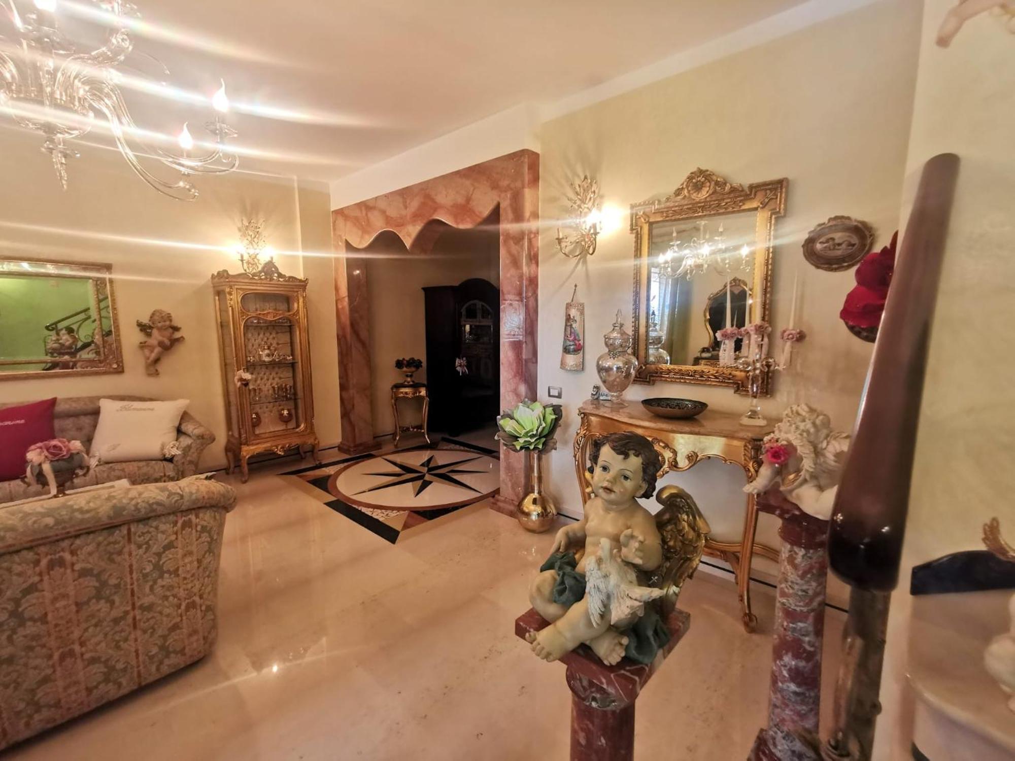 Queen'S Luxurious House Gallipoli Bagian luar foto