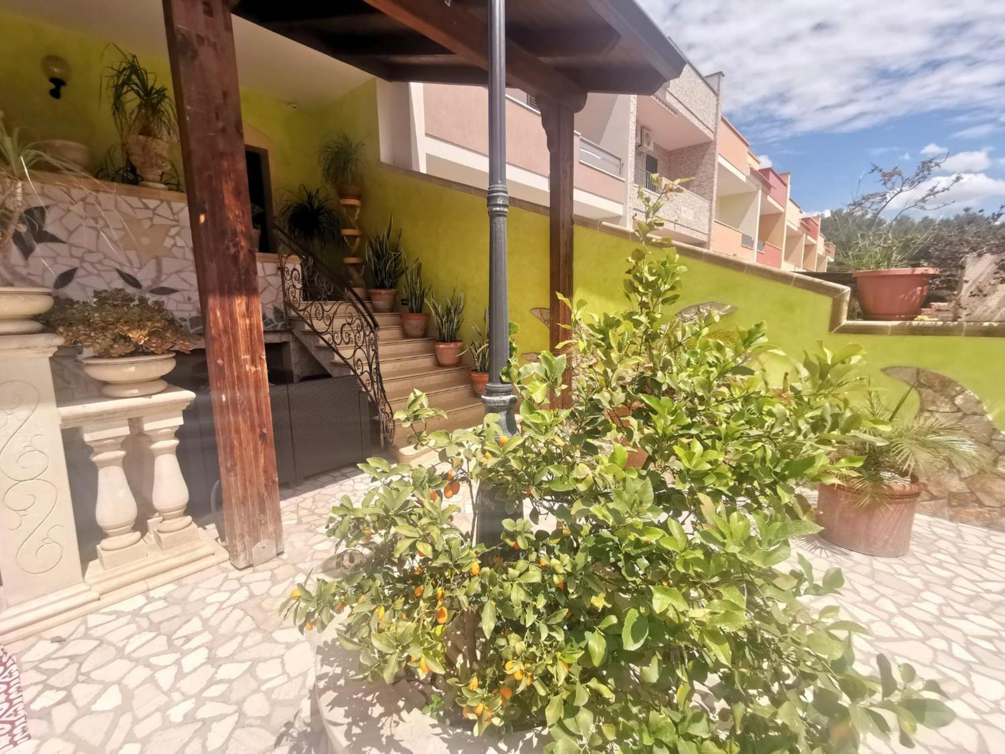 Queen'S Luxurious House Gallipoli Bagian luar foto