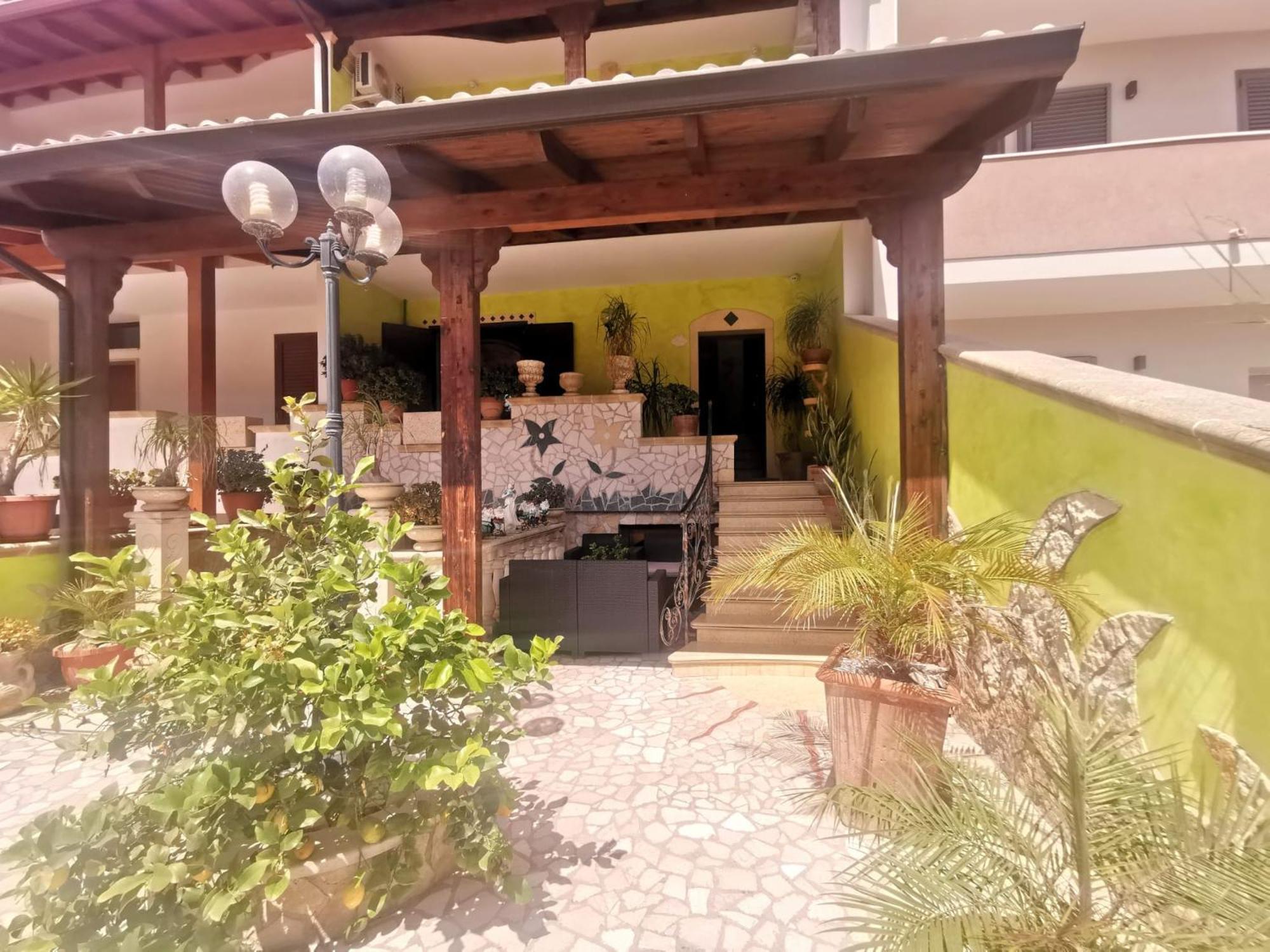 Queen'S Luxurious House Gallipoli Bagian luar foto